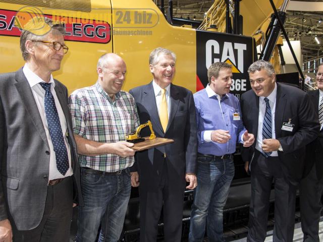 CAT_CEO_Doug_Oberhelman_Bauma_2013_11.jpg