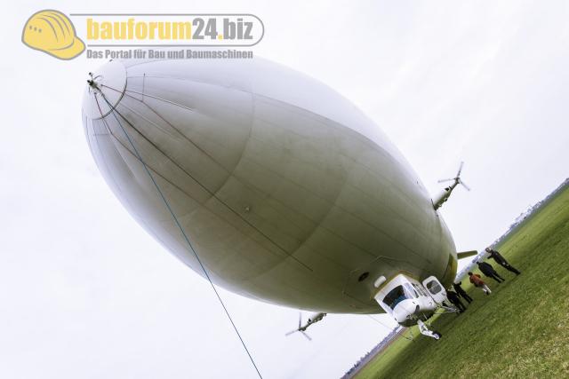 Zeppelin_Flueg_Bauma_2013_3.jpg