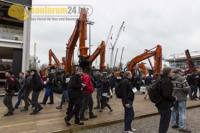 Hitachi_Bauma_2013_7.jpg