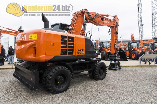 Hitachi_Bauma_2013_8.jpg