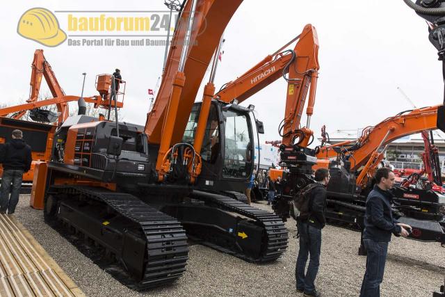 Hitachi_Bauma_2013_9.jpg