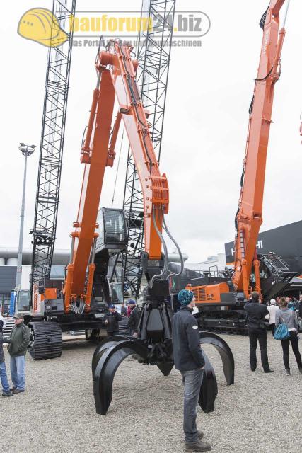 Hitachi_Bauma_2013_20.jpg