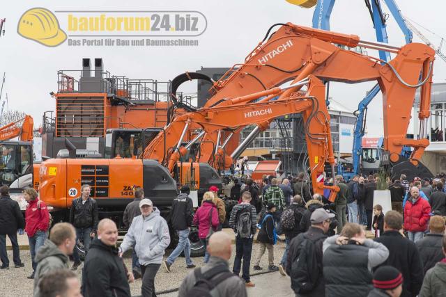 Hitachi_Bauma_2013_22.jpg