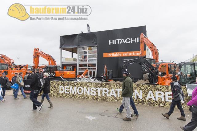 Hitachi_Bauma_2013_24.jpg