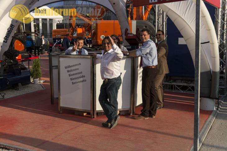 Bauforum24_team_Bauma_2013_3.jpg