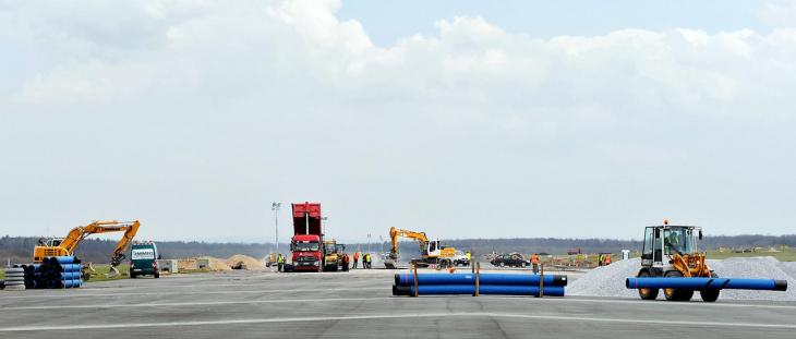 Liebherr_Flughafen_Paderborn_2.jpg