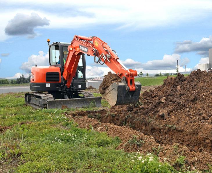 Doosan_Excavator_DX62R_3_IMG_6624_Landscaping_130604.jpg