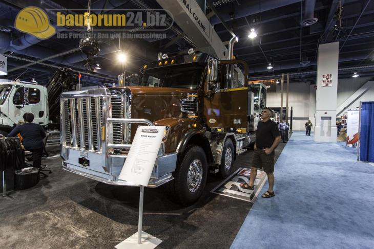 conexpo2014_freightliner_truck_6.jpg