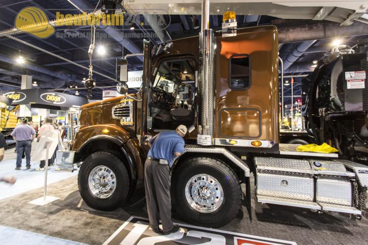 conexpo2014_freightliner_truck_7.jpg