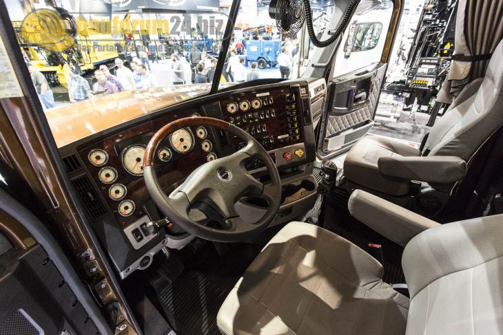 conexpo2014_freightliner_truck_9.jpg