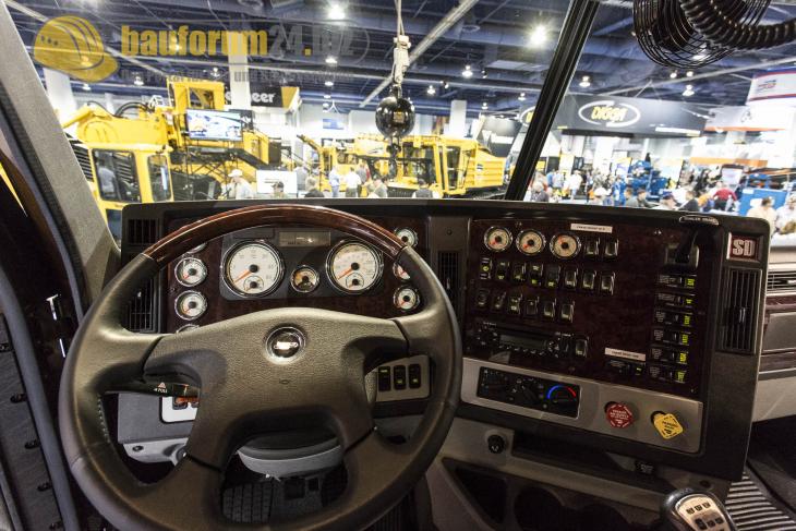 conexpo2014_freightliner_truck_10.jpg