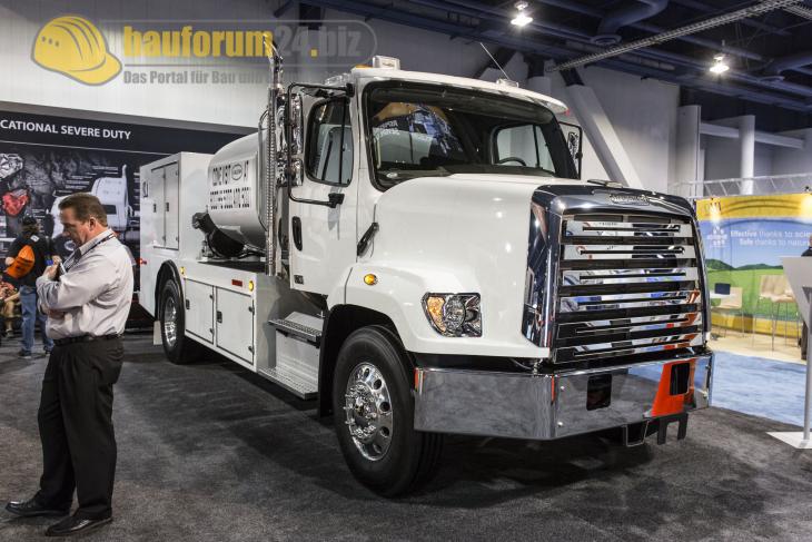 conexpo2014_freightliner_truck_14.jpg