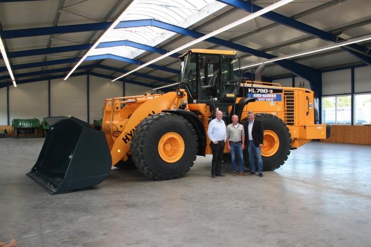 HL_780_9_Hyundai_Baumaschine_Mobilbagger_30_Tonnen_Wien_ber_Reinfeld_wesenberg_Verkauf_Verleich_Miete_Bagger_Radlader_Schaufel_Kiesgrube_als_Einsatzort_IMG_7811.jpg