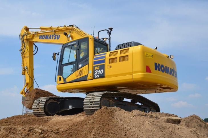 Komatsu_PC210LCi_10_01.jpg