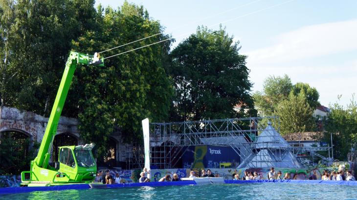 8_Merlo_Teleskopen_Wake_The_City_Berlin_2015_Aufbau_Wakepremiere.jpg