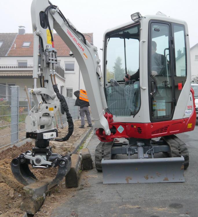 Takeuchi_3.thumb.JPG.104aa1cf69fbdc9532c