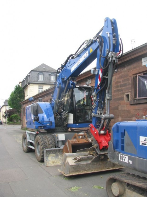 zyyyyyyx liebherr a 914.jpg