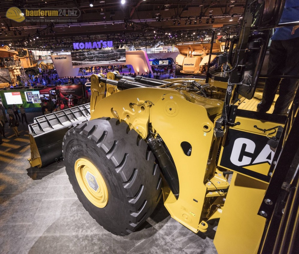 caterpillar-994k-minexpo2016-bauforum24-94.jpg