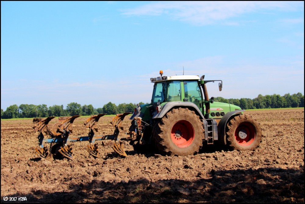 Fendt_Favorit924_Vario_Pflug1.thumb.jpg.7fe67c83b3e0ccfac69d0f5ac76f8f24.jpg