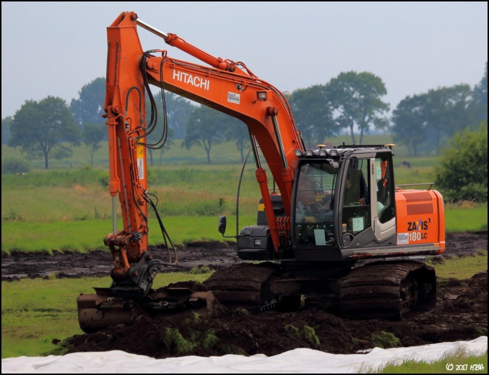 Hitachi_Zaxis_180LC_Baar.thumb.jpg.9f6c0543d4abc58e67b8d65b81c27931.jpg