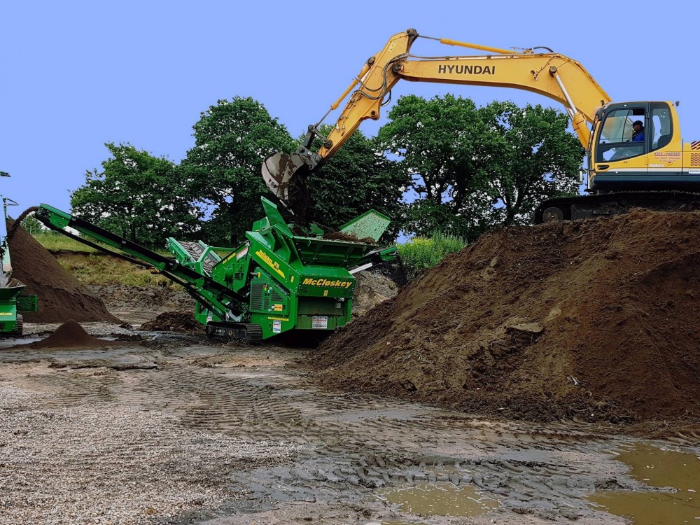 Kiesgrube in Schülp bei Regensburg wird zum Baumaschinenparadies