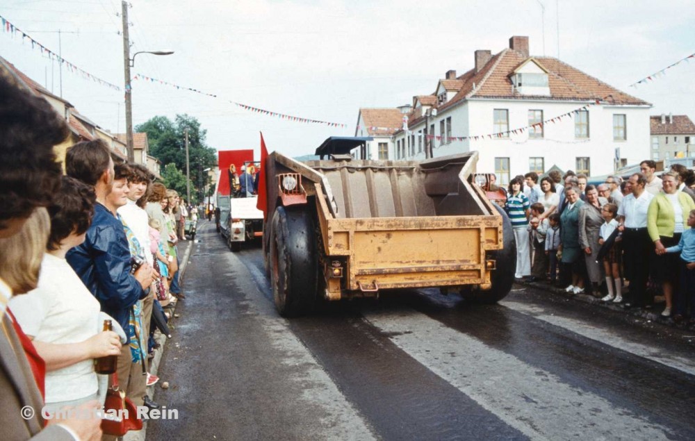 H-D-1100-Jahrfeier Schmakalden 1974 Umzug-01.jpg