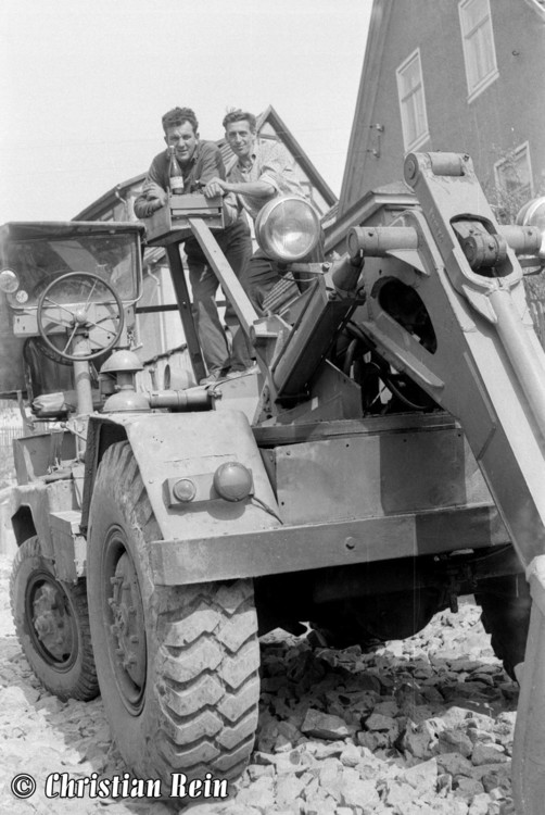 h-sw-043-18-Film1-Lader FD-B1 auf Dumper DR-50 Basis (Janus Einsatz) im Rosenthal 11.05.68-80.jpg