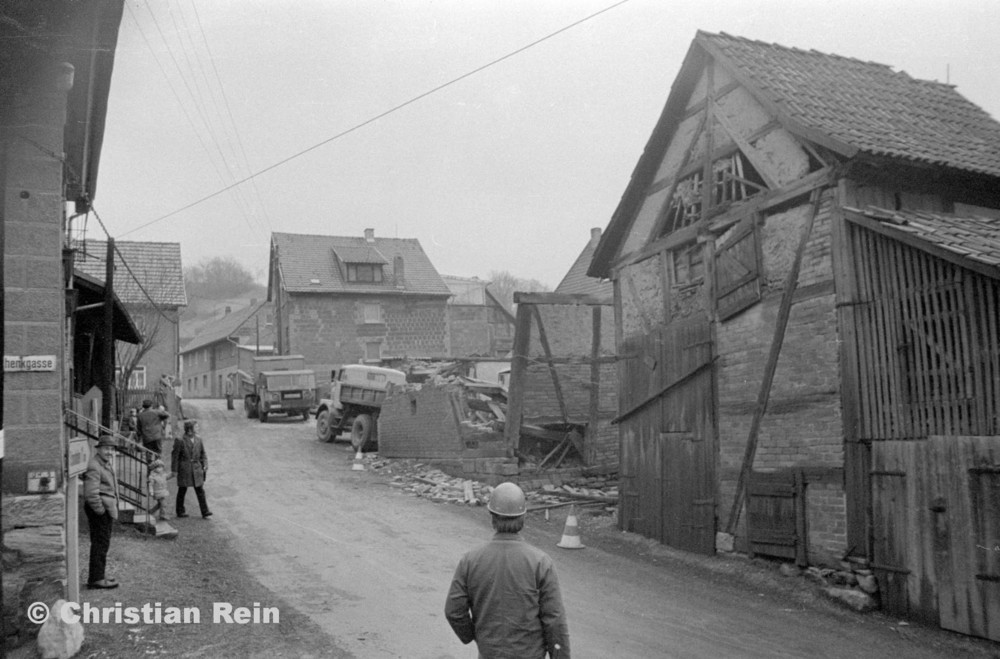 h-sw-056-19-Film3-H6 und GTF307 bei Abbruch eines Hauses in Eisensteinstraße Samstag 12.01.74-18.jpg