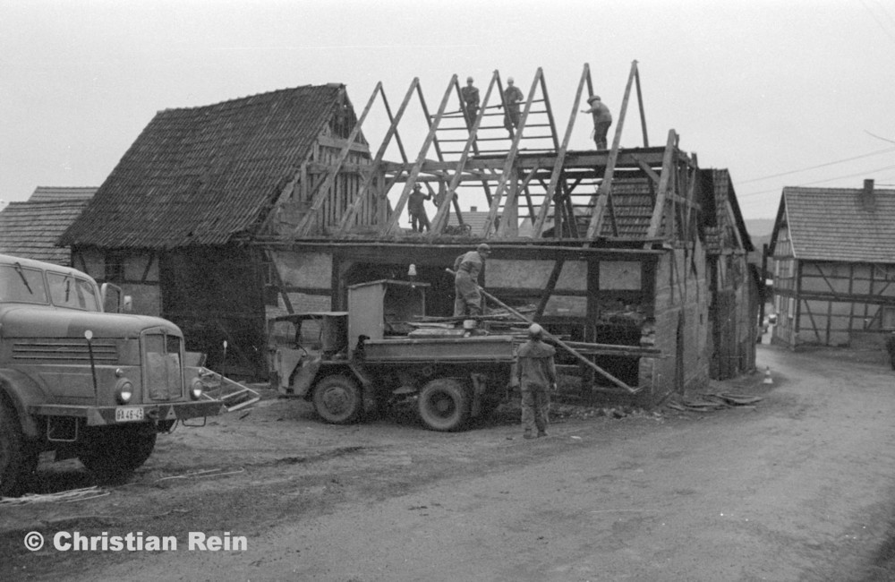 h-sw-056-19-Film3-H6 und GTF307 bei Abbruch eines Hauses in Eisensteinstraße Samstag 12.01.74-06.jpg