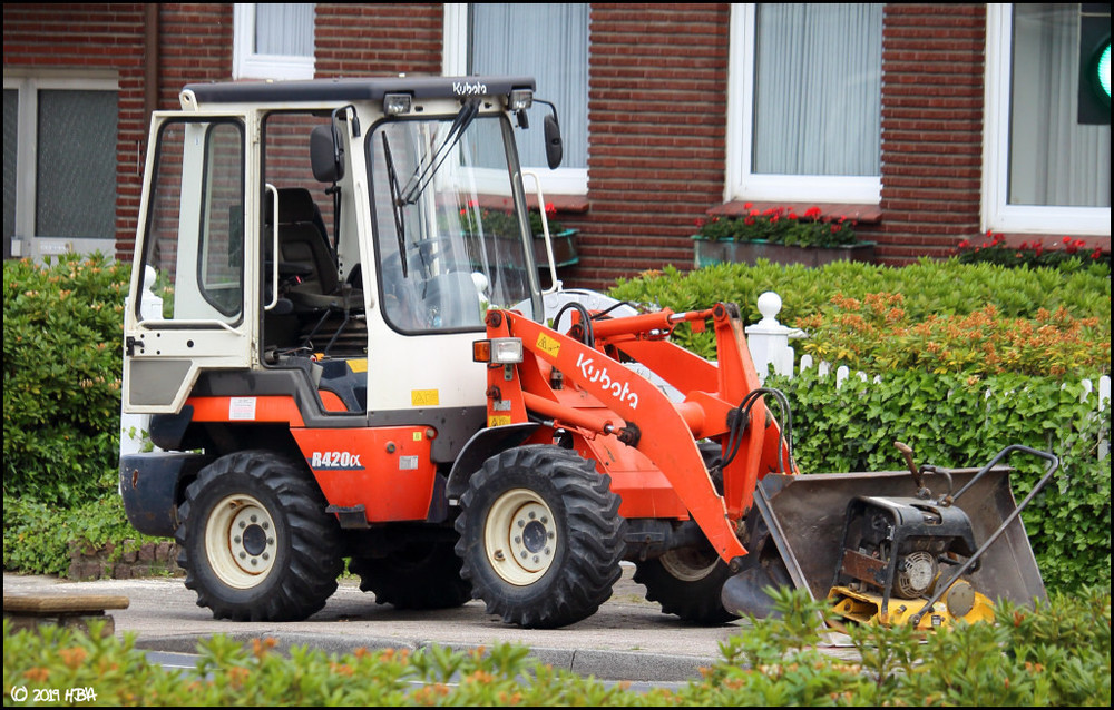 Kubota_R420Alpha.thumb.jpg.a01fe54738b754c6a81ee9b1044019b3.jpg