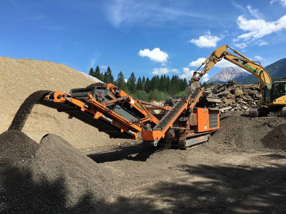 Pic1 R1100DS-Asphalt-Recycling_Urschitz (1920).jpg