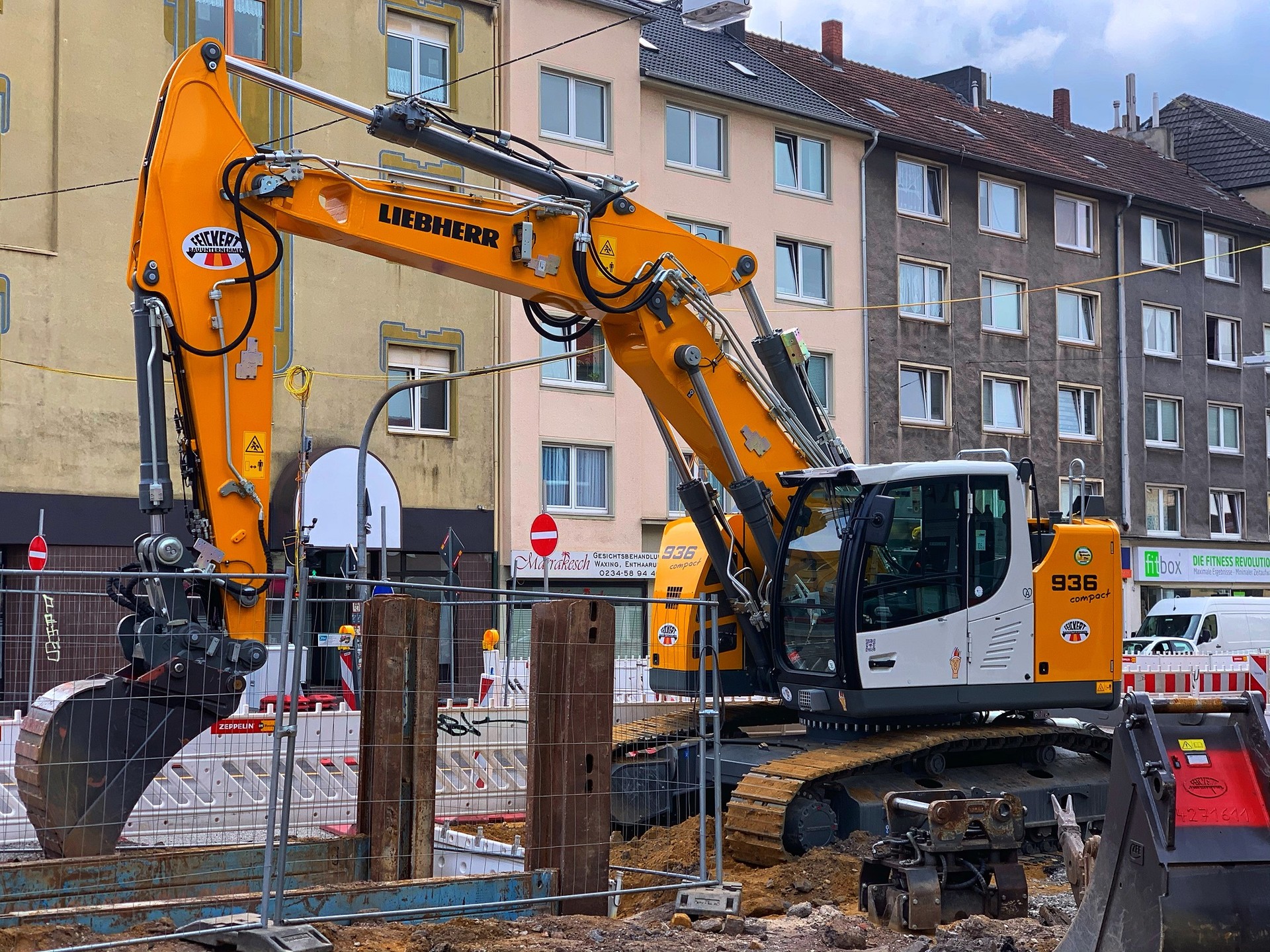 Liebherr R936 Compact - Liebherr - Baumaschinen & Bau Forum - Bauforum24