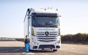 Mehr Informationen zu "Weltneuheiten bei Mercedes-Benz Trucks"