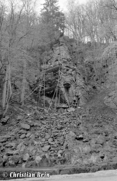 h-sw-037-09-Film1-Grubenwehr auf Gerüst am Wasserfall Mai 1965-09.jpg