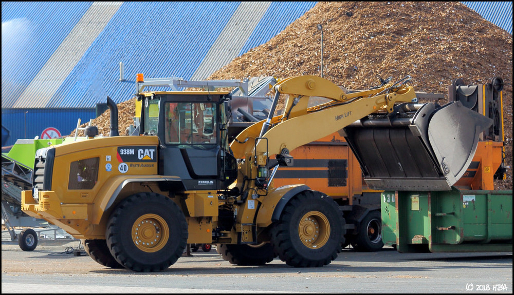 Caterpillar_938M_Waste_Handler.thumb.jpg.5e27feed51eadb48f0f774b953c704e7.jpg