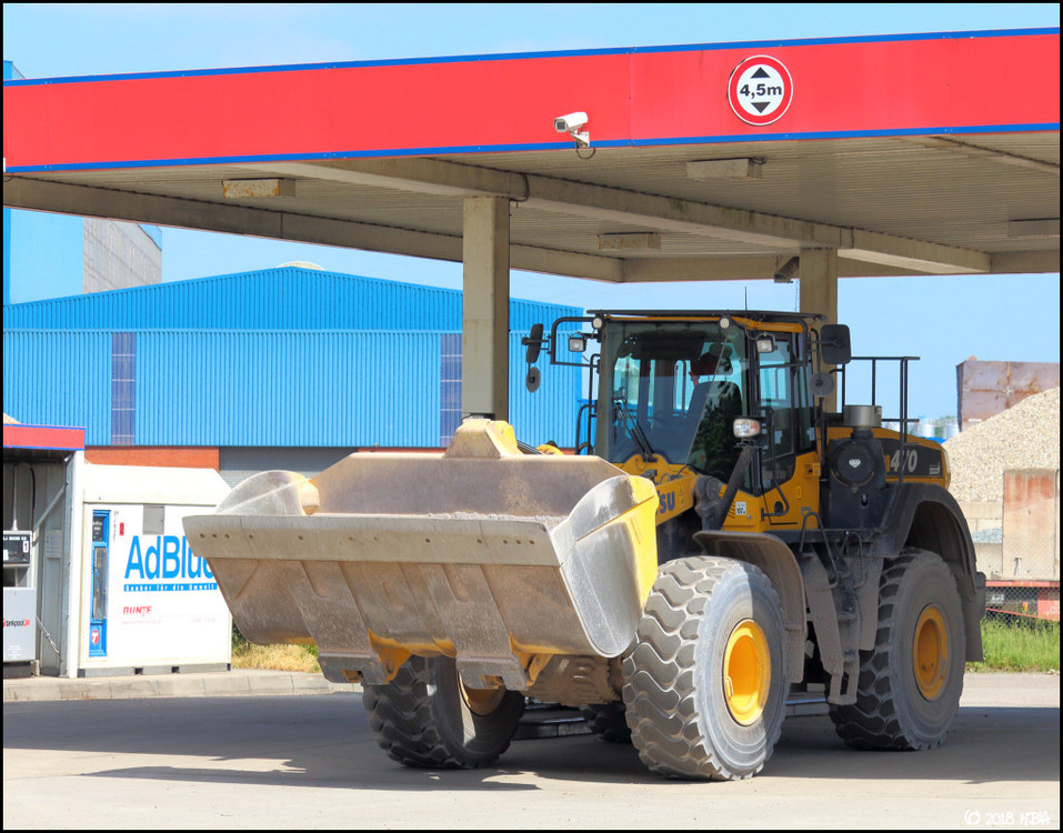 Komatsu_WA470_Tankstelle.thumb.jpg.13bc3ffd42d3130fb6ffdb979fd27be9.jpg