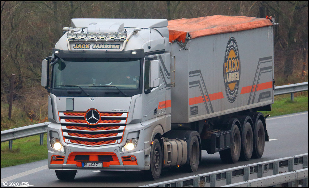 Mercedes_Actros1845_Langendorf_Schubboden.jpg