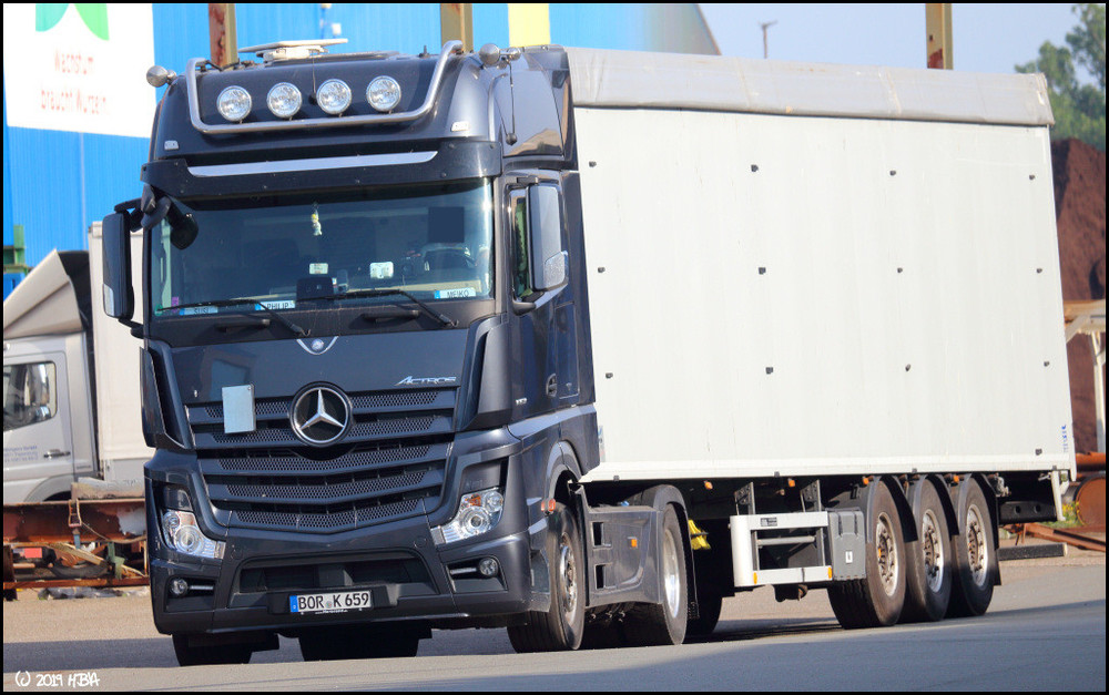 Mercedes_Actros4_UNK_Grau.thumb.jpg.0e99c45cdb7d35d0e98685ee453d0741.jpg