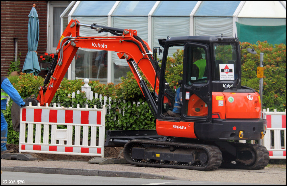 Kubota_KX042-4_WBW.thumb.jpg.8a1db8681bd227b9af0b6b3dd63a653e.jpg