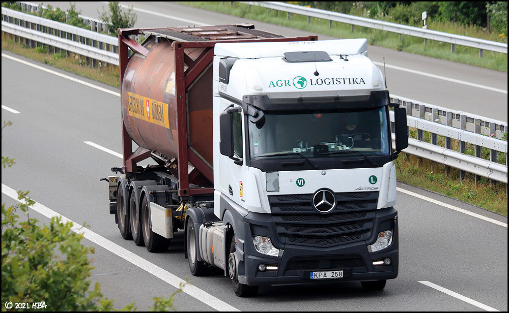 Mercedes_Actros4_1846_Tankcontainer_Litauen.thumb.jpg.b2c3c63d639735639b45154d304a1530.jpg