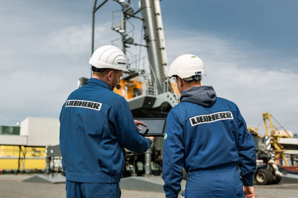 liebherr-XpertAssist_Maritime_Cranes_300dpi.jpg