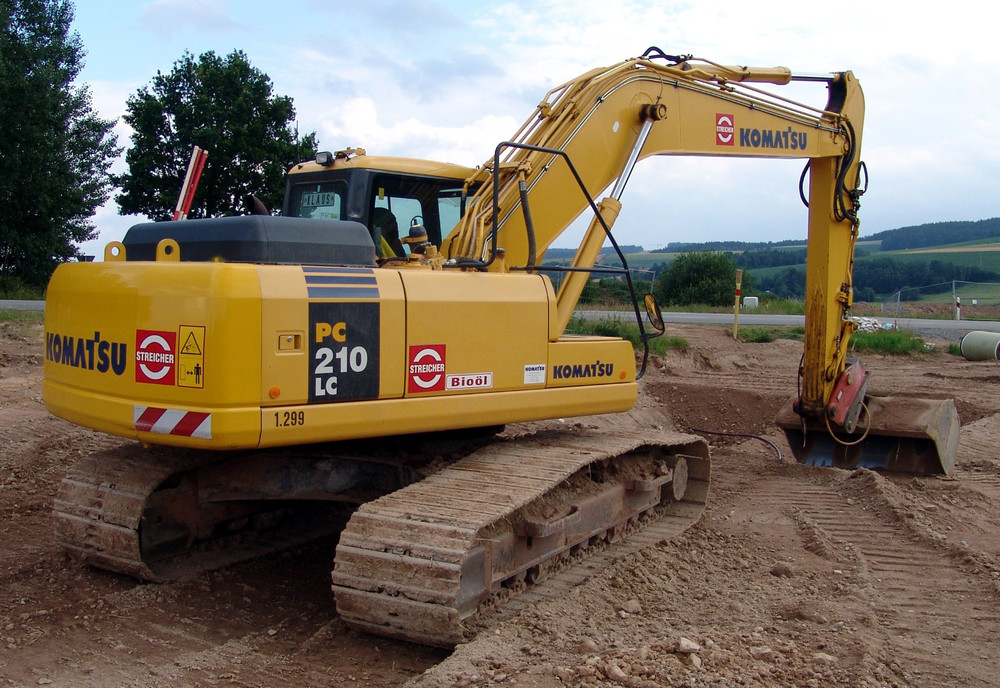 Komatsu_210_Raupenbagger_1.thumb.JPG.f2560698f78d35644b8e25a94899849d.JPG