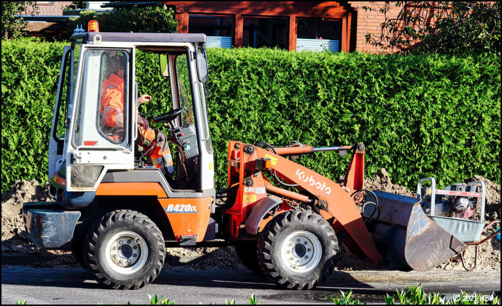 Kubota_R420a_MS.thumb.jpg.0eed09ffe3c38863bd77b59a3724f727.jpg