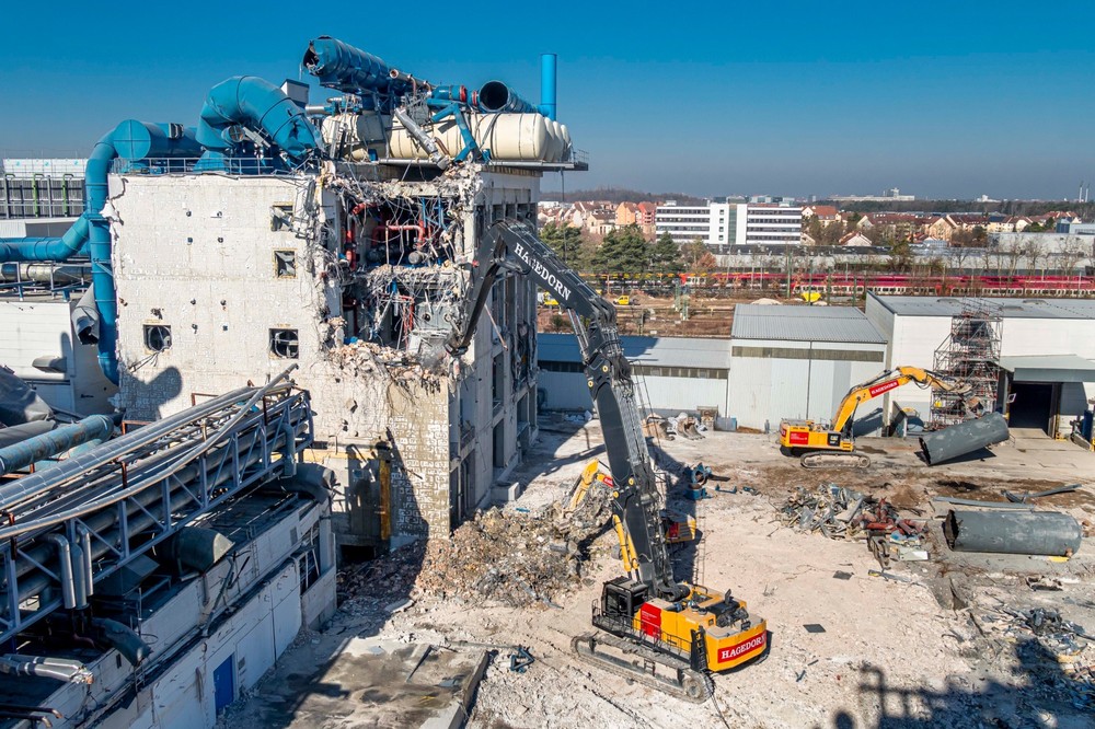 Hagedorn Pressefoto_Die Hagedorn Unternehmensgruppe baut in Nürnberg einen alten Druckerei-Komplex zurück.jpg