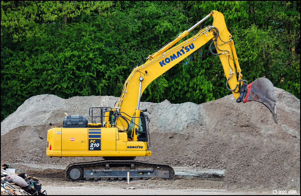 Komatsu_PC210LC-11_NH.thumb.jpg.1004ef3d7420570a715d3fe631b51cf6.jpg