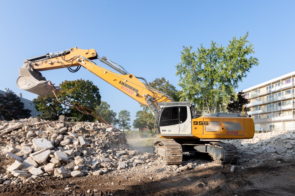 liebherr-crawler-excavator-toufflin-mtp-1-300dpi.jpg