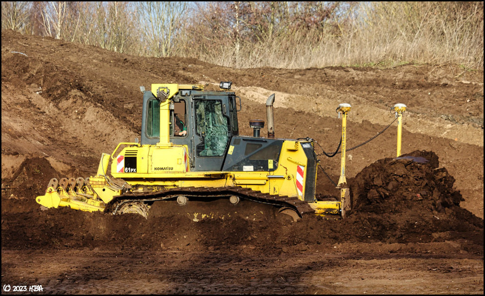 1090031298_Komatsu_D61PXTrimble_GPS.thumb.jpg.278962d8cca3e1a25a4727d7b035cf84.jpg