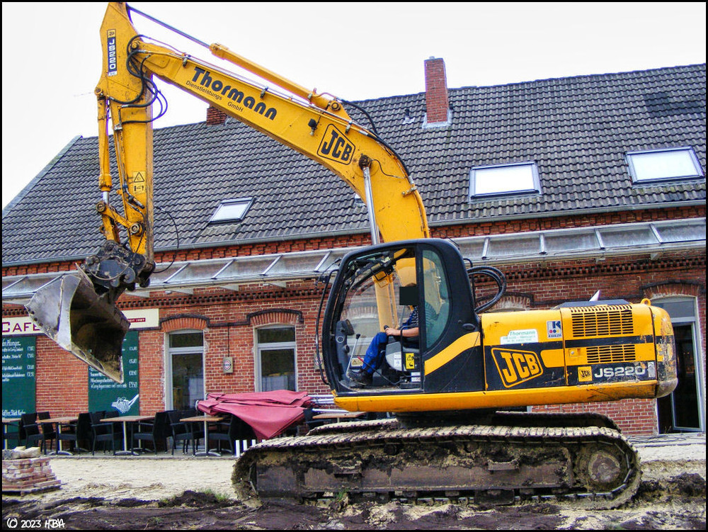 2011_JCB_JS220_Thormann1.thumb.jpg.02b207bb41609ed52fb0c6859d5393aa.jpg