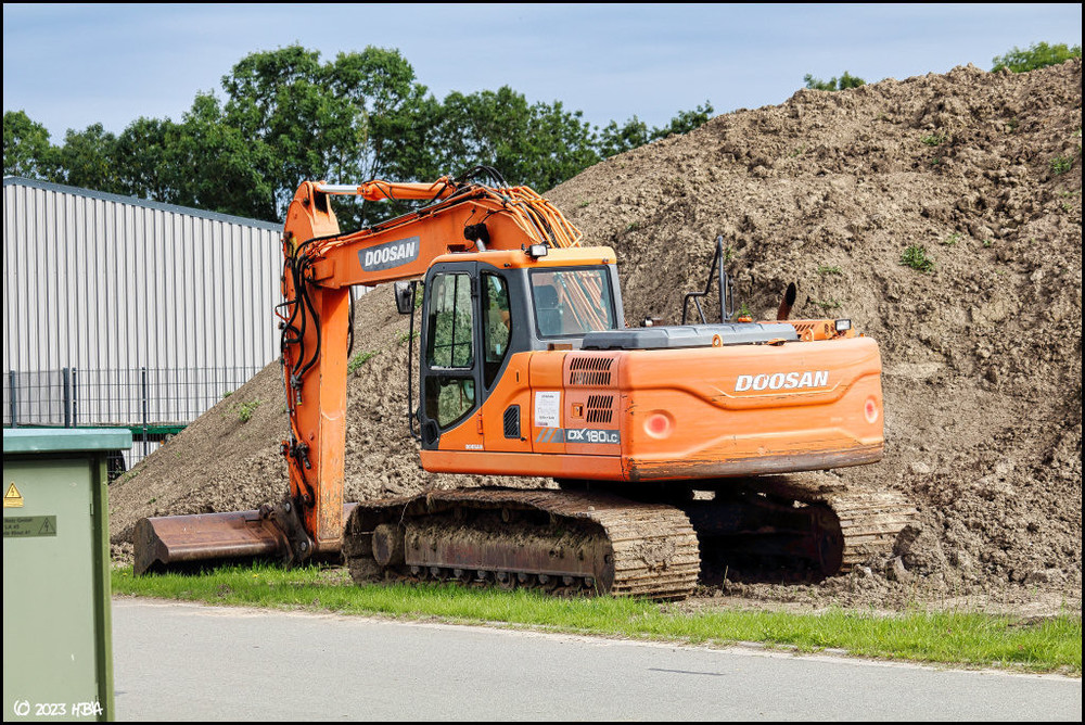 Doosan_DX180LC_LU_Bunde1.thumb.jpg.7c993cfab43838d60965c434f3b19c24.jpg