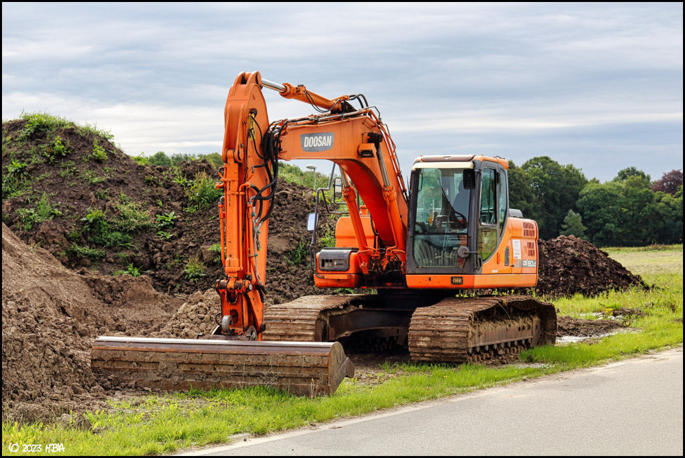 Doosan_DX180LC_LU_Bunde2.thumb.jpg.3e9a7a325880579e9f8725cfe8e0c02d.jpg